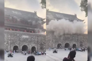 சீனாவில் இடிந்து விழுந்த 650 ஆண்டுகள் பழமையான மிங் வம்ச கோபுரம்! பெரும் அதிர்ச்சி!