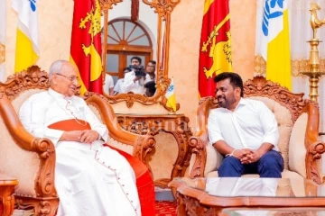 "දුප්පත් ජනතාව ගැන නිතර සිතමින් කටයුතු කරගෙන යන්න" කාදිනල් හිමිපාණන් නව ජනපතිගෙන් ඉල්ලයි ..(VIDEO/PHOTOS)