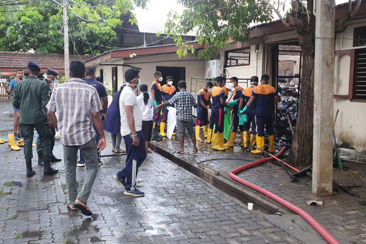 யாழ் . போதனா வைத்தியசாலையில் குவிக்கப்பட்டுள்ள இராணுவத்தினர் ; பல மில்லியன் பெறுமதியான மருந்துகள் தீக்கிரை | Troops Deployed At Jaffna Teaching Hospital