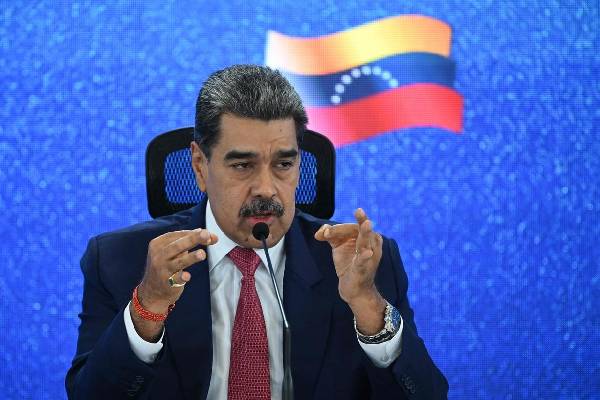 வெனிசுலா ஜனாதிபதி மதுரோ, மனைவியுடன் கைது: டொனால்ட் ட்ரம்ப் அறிவிப்பு | Venezuela S Maduro Captured