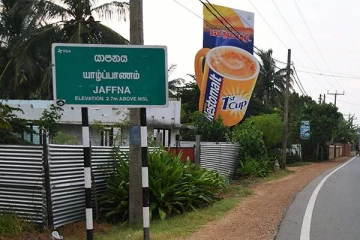 மக்கள் நடமாடும் இடத்தில் மலக்கழிவுகளை கொட்டிய பிரதேசசபை ; யாழில் கொதித்தெழுந்த பிரதேசவாசிகள்!