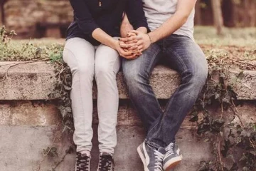 திருமணத்திற்கு புறம்பான காதல் ; செல்ஃபி எடுக்கையில் நையப்புடைப்பு!