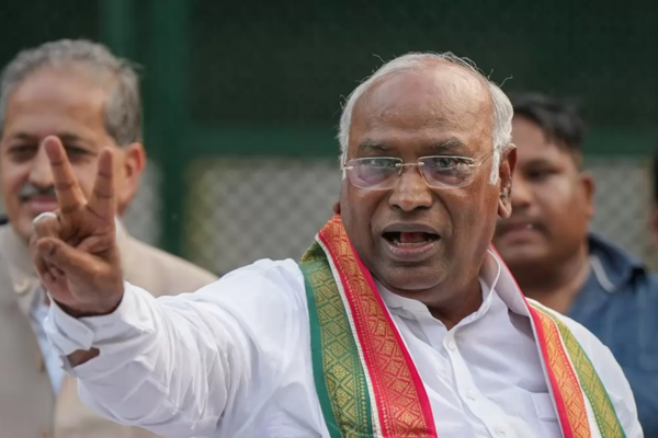 “இந்தியா” கூட்டணி தலைவர் - மல்லிகார்ஜுன கார்கே தேர்வு..! - தமிழ்நாடு