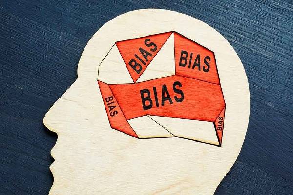 availability heuristic bias: நீங்க நம்புவதற்கும் உண்மைக்கும் இடையில் இப்படியொரு விடயம் இருக்கா? | What Is The Availability Heuristic Bias