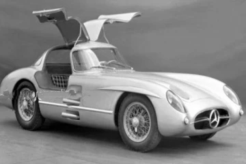 மிகபெரும் தொகைக்கு விற்பனையான உலகின் ஆடம்பர கார்!