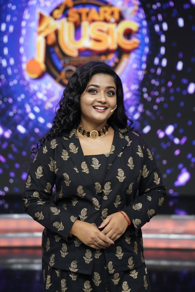 சிறகடிக்க ஆசையில் வேலையணிந்து வரும் மீனாவா இது? அட்டகாசமான ஸ்டைலில் வெளியிட்ட புகைப்படம் | Siragadikka Aasai Meena Photo In Modern Dress