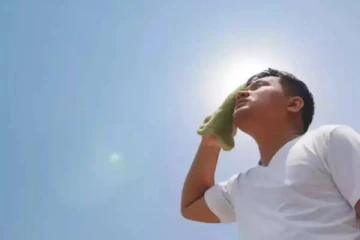 சுட்டெரிக்கும் வெயிலில் இருந்து நம்மளை தற்காத்துகொள்ள என்னென்ன செய்யலாம்?