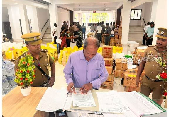 மட்டக்களப்பு சிறை கைதிகளின் மனிதாபிமான செயற்பாடு | Prisoners Detained In Dry Food Flood In Sl