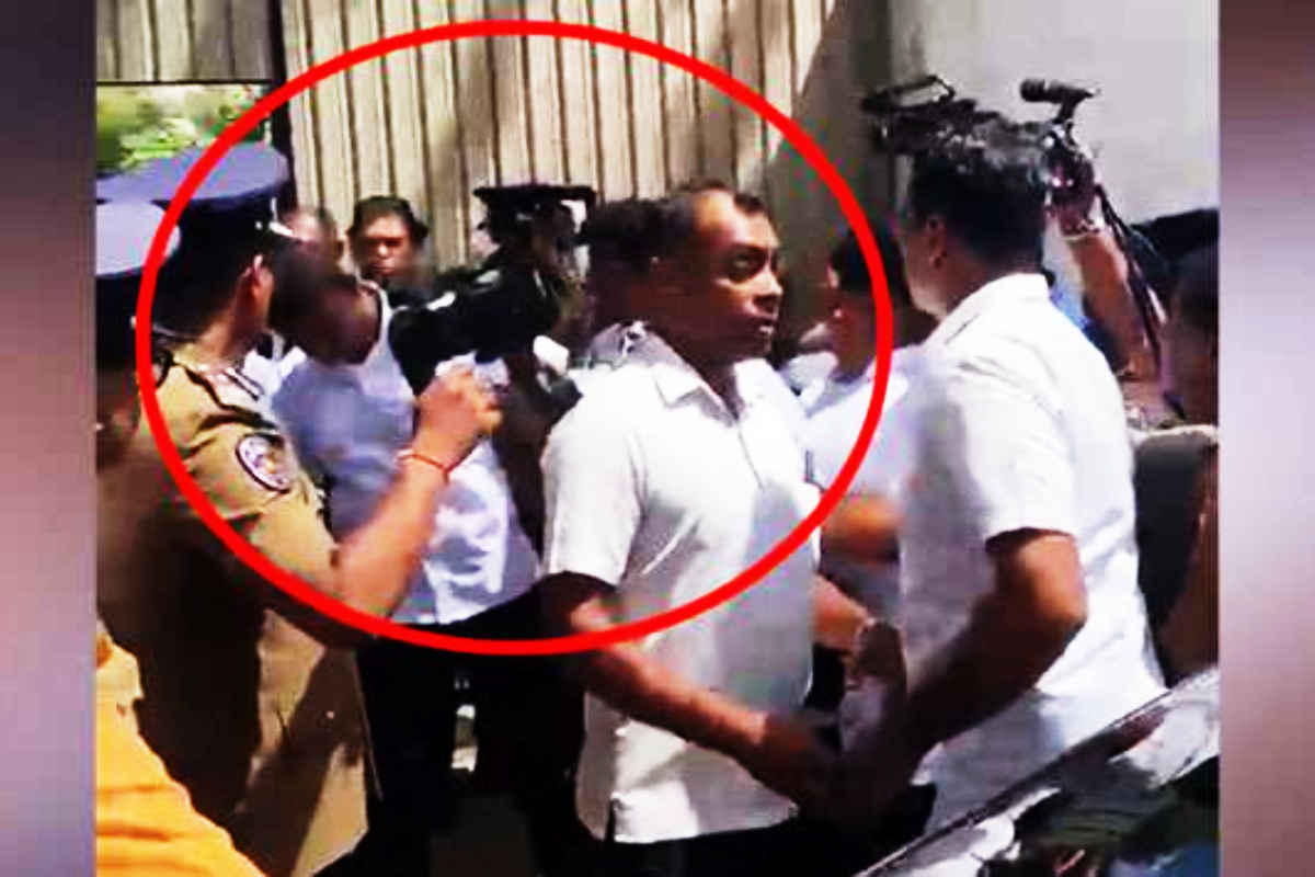 ரணிலின் பாதுகாப்பு அதிகாரி - கேமரா கலைஞர் மோதல்: நடுநிலையான விசாரணைக்கு கோரிக்கை | Fmm Urges Probe Into Ranil Guard Cameraman Clash ரணிலின் பாதுகாப்பு அதிகாரி - கேமரா கலைஞர் மோதல்: நடுநிலையான விசாரணைக்கு கோரிக்கை | Fmm Urges Probe Into Ranil Guard Cameraman Clash