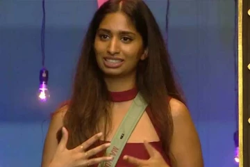 பாத்டப்பில் இலங்கை பெண் மதுமிதா வெளியிட்ட புகைப்படம்: வைரலாக்கி வரும் ரசிகர்கள்