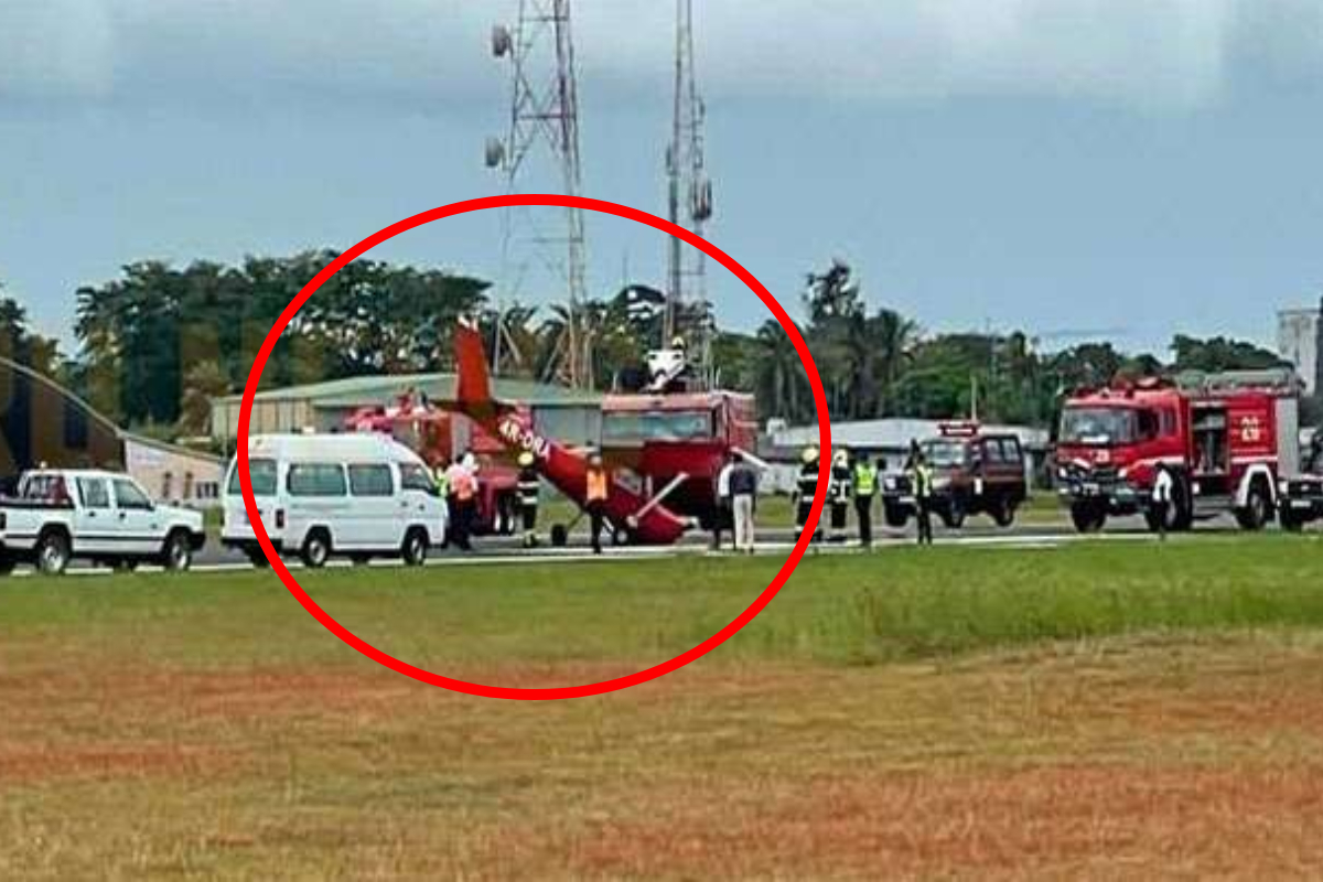 இரத்மலானையில் பயிற்சி விமானம் விபத்து! | Training Aircraft Crashes In Ratmalana Airport இரத்மலானையில் பயிற்சி விமானம் விபத்து! | Training Aircraft Crashes In Ratmalana Airport
