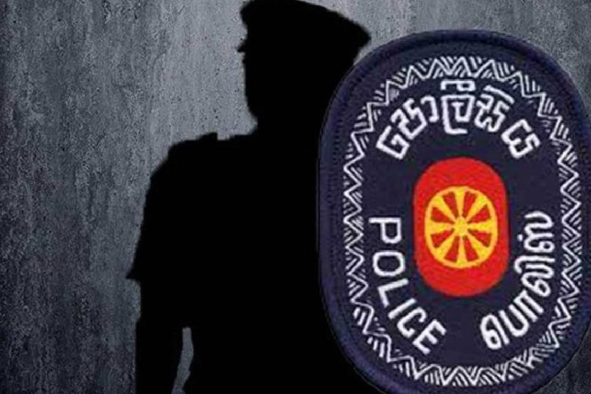 பிணையில் விடுவிக்க கோழி இறைச்சியை இலஞ்சமாக கோரிய பொலிஸ் சார்ஜன்ட் பணி இடைநிறுத்தம் | Police Sergeant Suspended For Demanding Chicken பிணையில் விடுவிக்க கோழி இறைச்சியை இலஞ்சமாக கோரிய பொலிஸ் சார்ஜன்ட் பணி இடைநிறுத்தம் | Police Sergeant Suspended For Demanding Chicken