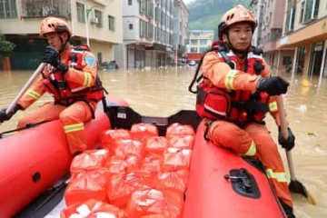 சீனாவை புரட்டி போட்ட கனமழையில் 4 பேர் பலி