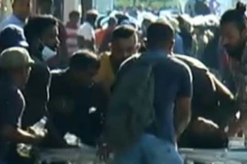 දැවැන්ත විරෝධතාව අතරතුර තුවාල ලැබුවන් තවත් ඉහළට - (VIDEO)