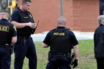 அமெரிக்காவின் தபால் நிலையத்தில் சக ஊழியர்கள் மீது துப்பாக்கி சூடு நடத்திய நபர்