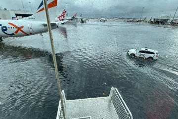 கொட்டித்தீர்த்த மழை; 23 விமானங்கள் ரத்து