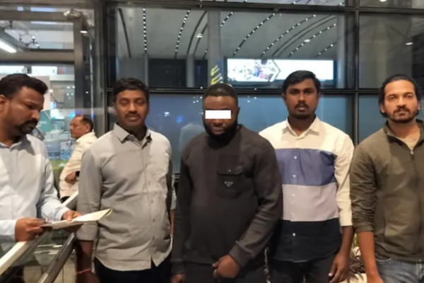 இந்தியாவில் 10 ஆண்டுகளுக்கு மேல் சட்டவிரோதமாக வாழ்ந்த நைஜீரியர்: நாடு கடத்திய அதிகாரிகள் | Over 10 Years Nigerian Man Stay Illegally In India இந்தியாவில் 10 ஆண்டுகளுக்கு மேல் சட்டவிரோதமாக வாழ்ந்த நைஜீரியர்: நாடு கடத்திய அதிகாரிகள் | Over 10 Years Nigerian Man Stay Illegally In India