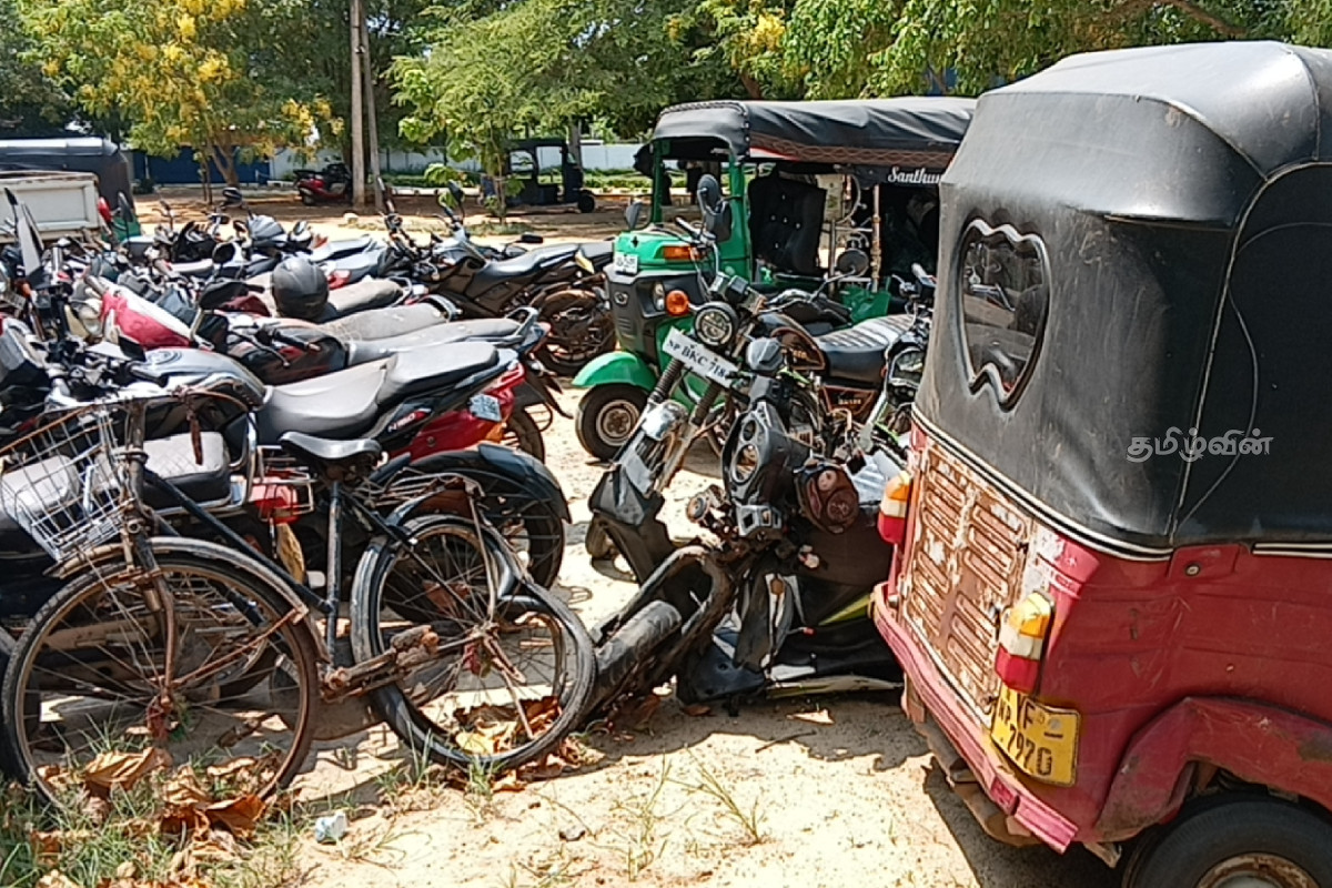 40இற்கும் அதிகமான மோட்டார் சைக்கிள்கள் பொலிஸாரால் பறிமுதல் | More Than 40 Motorcycles Seized By Police