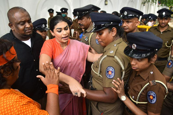 கொழும்பில் கைதான ஹிருணிக்கா உள்ளிட்டோருக்கு நீதிமன்றம் வழங்கியுள்ள உத்தரவு | Hirunika And Other Protesters Released