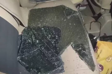 கார் கண்ணாடியை உடைத்து சேலையை திருடிய கொள்ளையர்கள் - ஷாக்!