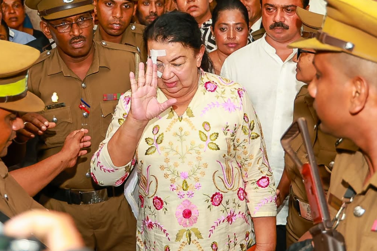 விரட்டியடிக்கப்பட்ட ஷிரந்தி - நிலைகுலைந்து போகும் ராஜபக்சர்களின் அரசியல் | Shiranthi S Worst Situation விரட்டியடிக்கப்பட்ட ஷிரந்தி - நிலைகுலைந்து போகும் ராஜபக்சர்களின் அரசியல் | Shiranthi S Worst Situation