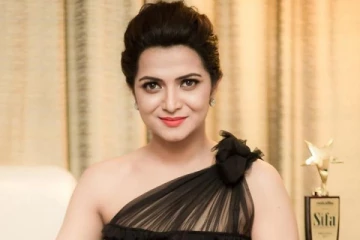 மூன்று நடிகர்களுடன் அந்த விளையாட்டை விளையாடிய தொகுப்பாளினி டிடி..