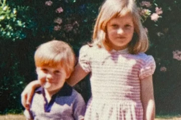 இந்த அரிய புகைப்படத்தில் இருக்கும் பெண் யார் என்று தெரிகிறதா?