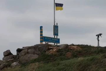 பாம்பு தீவில் மீண்டும் உயரப்பறந்த உக்ரேனியக் கொடி: தப்பியோடிய ரஷ்ய துருப்புகள்