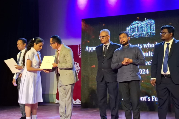 உயர் தர பரீட்சையில் சிறப்பு சித்தியை பெற்ற மாணவர்களுக்கு பரிசில்கள் வழங்கிவைப்பு | Gc Al Exam 2023 2024 Good Passed Students