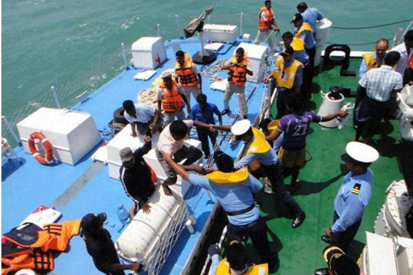 இந்தியா செல்ல முற்பட்ட இலங்கையர்கள் கைது - ஐபிசி தமிழ்