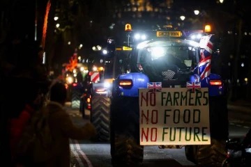 நாடாளுமன்றத்தை முற்றுகையிட்ட பிரித்தானிய வேளாண் மக்கள்: சூடு பிடிக்கும் போராட்டம்