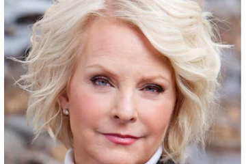 සින්ඩි මැකේන් දිවයිනට