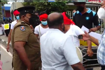 அதிபர்  ஆசிரியர்களுக்கு ஆதரவு கரம் நீட்டும் பல்கலைக்கழக விரிவுரையாளர்கள்