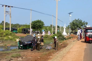 வேக கட்டுப்பாட்டை இழந்து வாகனங்கள் இரண்டு நேருக்குநேர் மோதி விபத்து: 26 வயது இளைஞர் பலி