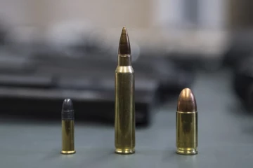 பொலிசாருக்கான ஆயுதங்களை திருடி விற்ற வழக்கு: சிக்கிய முன்னாள் அதிகாரி