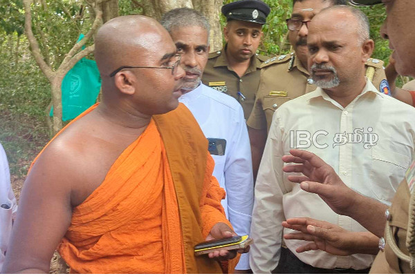 குருந்தூர் மலை பொங்கல் நிகழ்வை குழப்பிய பௌத்த பிக்கு - காவல் நிலையத்திற்கு விரைந்த தமிழ் எம்.பி | Complaint To To Take Action Against Buddhist Monck