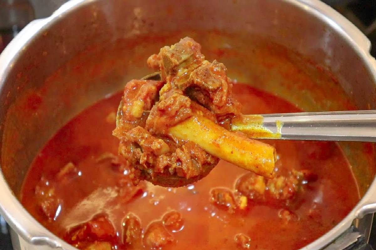 Mutton curry : பாரம்பரிய சுவையில்.. மணமணக்கும் தண்ணி மட்டன் குழம்பு | How To Make Mutton Thanni Kulambu Recipe