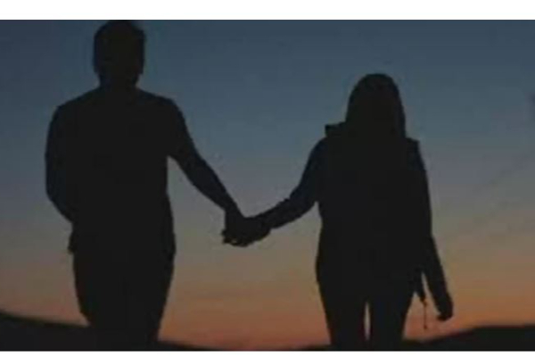 பதினொன்றாம் வகுப்பு மாணவருடன் பள்ளி ஆசிரியை ஒட்டம்? - அதிர்ச்சியில் பெற்றோர் - தமிழ்நாடு