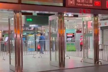 காற்சட்டையில் பாம்புக் குட்டிகளைக் கடத்த முயன்ற நபர் கைது!