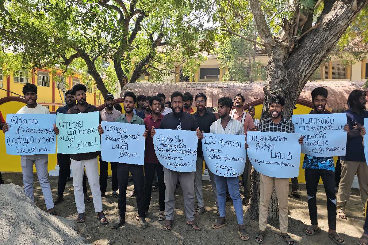 யாழில் பாடசாலை நிகழ்வில் சுமந்திரன் பிரதம விருந்தினராக கலந்துகொள்ளவதற்கு எதிராக வெடித்தது போராட்டம் | Protest Against Sumanthiran School Function யாழில் பாடசாலை நிகழ்வில் சுமந்திரன் பிரதம விருந்தினராக கலந்துகொள்ளவதற்கு எதிராக வெடித்தது போராட்டம் | Protest Against Sumanthiran School Function
