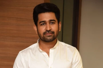 விபத்துக்கு பின் முகமே மாறிய விஜய் ஆண்டனி! - புகைப்படத்துடன் இதோ