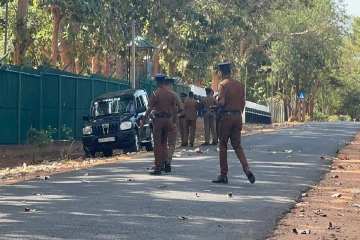 தமிழர் பகுதியொன்றில் குவிக்கப்பட்டுள்ள பொலிஸார் ; களத்தில் குதித்த பொதுமக்கள்