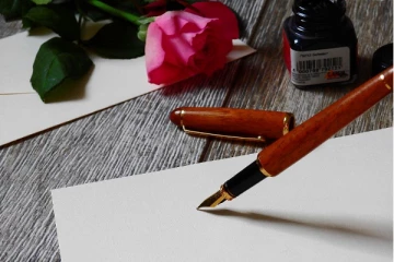 விமானங்களில் பறக்கும் போது மை நிரப்பிய பேனாவை ஏன் பயன்படுத்தக்கூடாது?