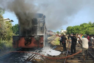 திடீரென தீப்பற்றி எரிந்த தொடருந்து இயந்திரம்: அதிகாரிகள் தீவிர விசாரணை