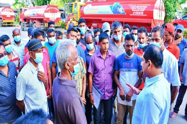 எரிபொருள் முனையத்திற்கு அமைச்சர் திடீர் விஜயம்! (படம்) - ஐபிசி தமிழ்