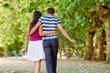 பதின்மவயது மகளின் நடத்தையால் பெற்றோர் விபரீத முடிவு!
