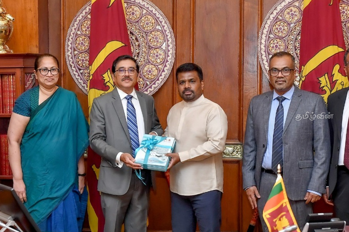 2025ஆம் ஆண்டுக்கான வருடாந்த பொருளாதார ஆய்வு அறிக்கை ஜனாதிபதியிடம்.. | Anura Kumara Nandhalal Srilanka Central Bank