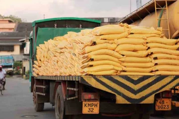 கொழும்பை வந்தடைந்த  30,000 தொன் உரம்