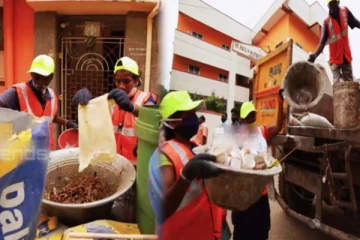 கொரோனா காலத்தில் கடவுளாக மாறிய துப்புறவு தொழிலாளர்கள்! தற்போதைய கண்ணீர் கதை என்ன?