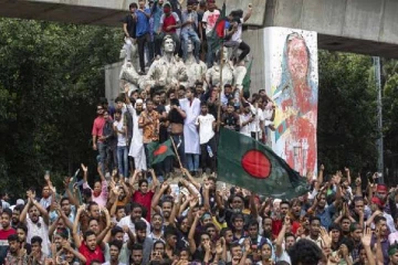 பங்களாதேஷ் போராட்டத்தை தலைமை தாங்கிய இரு இளைஞர்களுக்கு அரச பதவி!